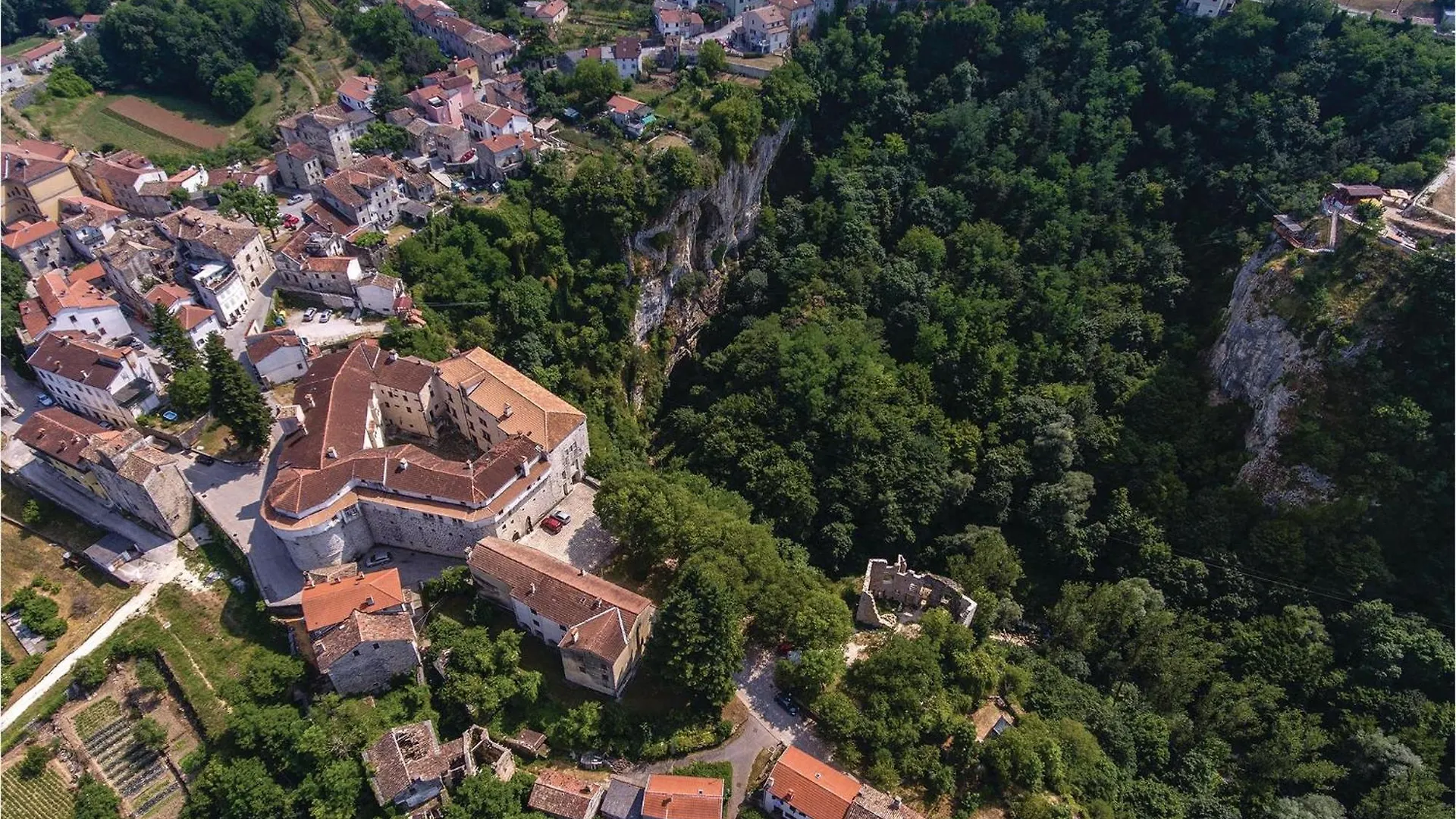 Beautiful Apartment In Pazin With Wifi 0*,  Croatia